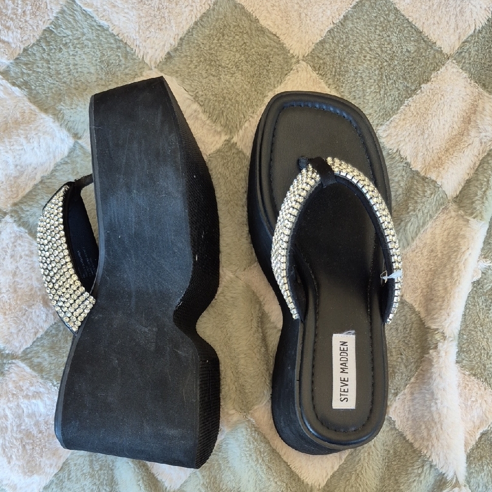 🚨MUST GO!🚨 Steve Madden Black Rhinestone Platform Sandals